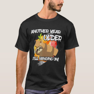 T-shirt Une autre année plus vieille toujours pendue au pa