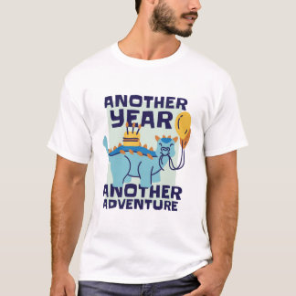 T-shirt Une autre année, une autre aventure, un dinosaure