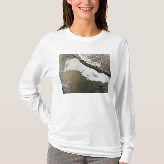 T-shirt Une épaisse rive de nuages bas (Devant)
