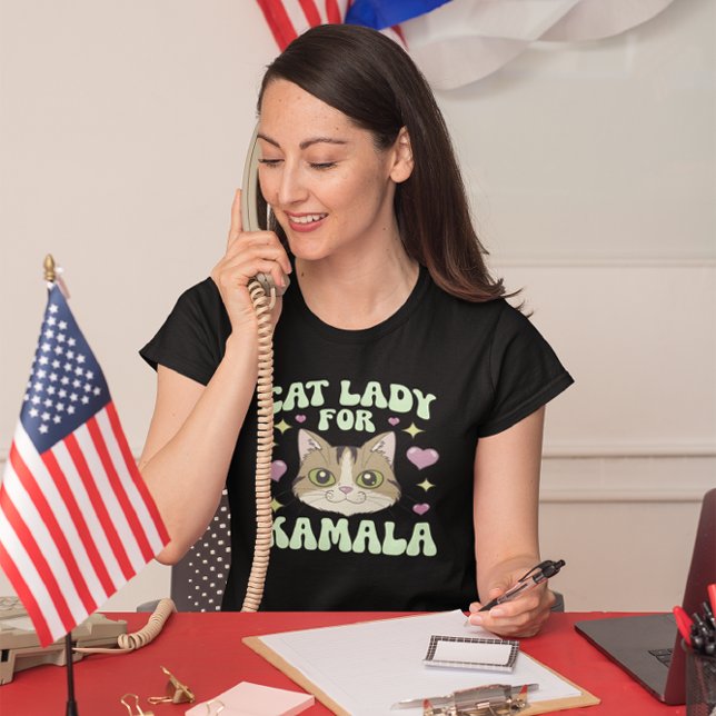 T-shirt Une femme de chat soutient Kamala avec enthousiasm (Créateur téléchargé)
