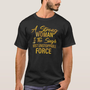 T-shirt Une Femme Forte Est La Seule Force La Plus Inarrêt