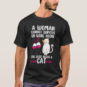 T-shirt Une femme ne peut survivre au vin seul, elle a aus