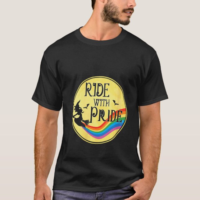 T-shirt Une Femme Ride Avec Fierté Lgbt Gay Lesbian sorciè (Devant)