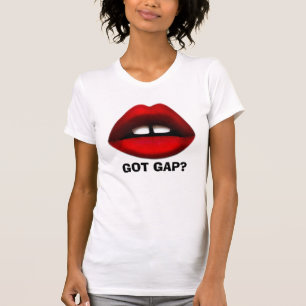 T-shirt Une fille aux dents piégées, une fille à genoux