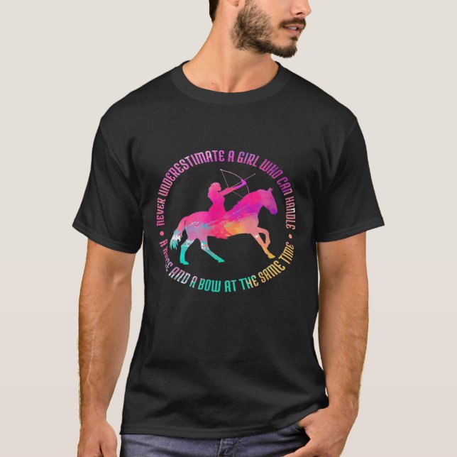 T-shirt Une Fille Qui Peut Manipuler Un Cheval Et Une Bow  (Devant)