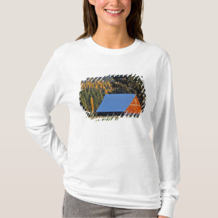 T-shirt Une grange rouge cultivée construite en 1911 près 