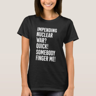 T-shirt Une guerre nucléaire imminente Rapide quelqu'un me