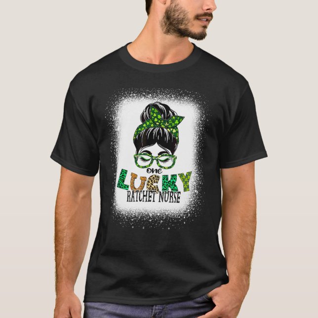 T-shirt Une infirmière à cliquet Lucky Bleached Messy Bun  (Devant)