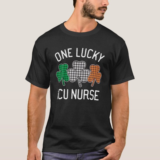 T-shirt Une infirmière chanceuse de l'ICU St Patrick's Day (Devant)