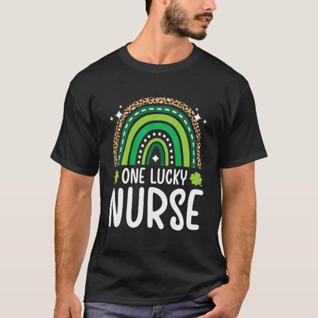 T-shirt Une infirmière chanceuse Rainbow Leopard Nurse St  (Devant)