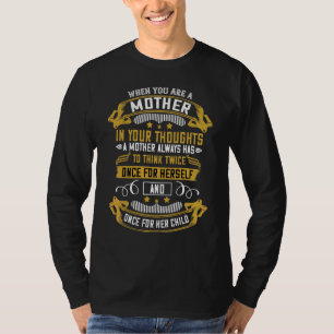 T-shirt Une Mère Doit Toujours Réfléchir Deux Fois Pour El