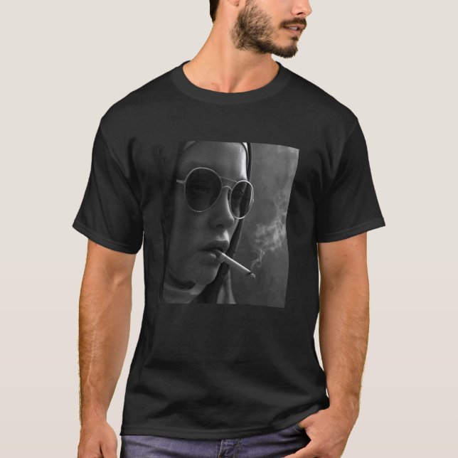 T-shirt Une nonne chaude fume la cigarette, rebelle person (Devant)