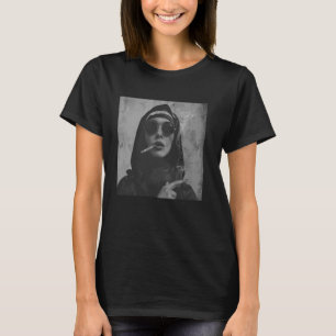 T-shirt Une nonne chaude fume la cigarette, Une nonne rebe