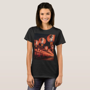 T-shirt une rangée de lanternes chinoises avec des article