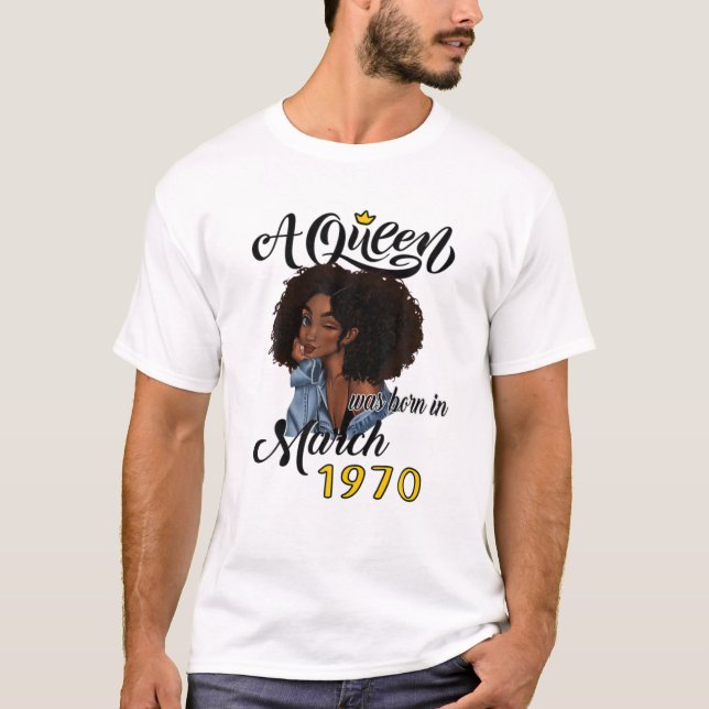 T-shirt Une Reine Est Née En Mars 1970 Cadeaux Anniversair (Devant)
