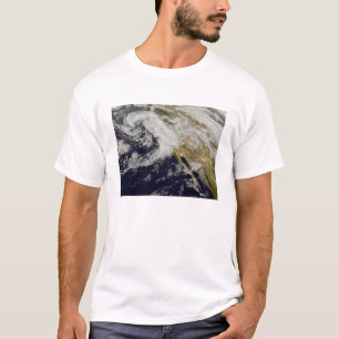 T-shirt Une série de tempêtes fortes avec les vents
