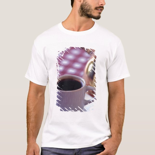 T-shirt Une tasse de café arabe. Syrie. Le Milieu (Devant)