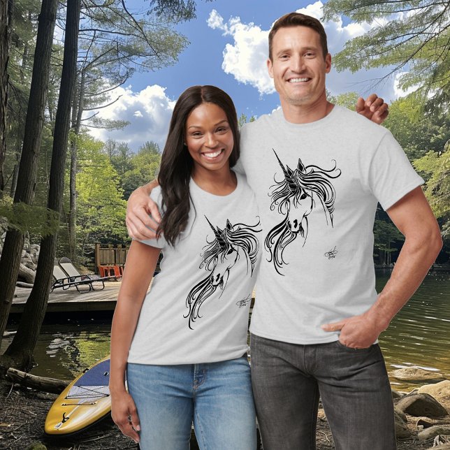 T-shirt Unicorne d'encre noire tribale (Créateur téléchargé)