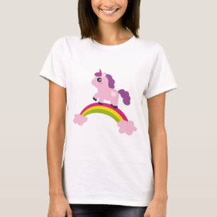 T-shirt Unicorne rose mignonne sur un arc-en-ciel