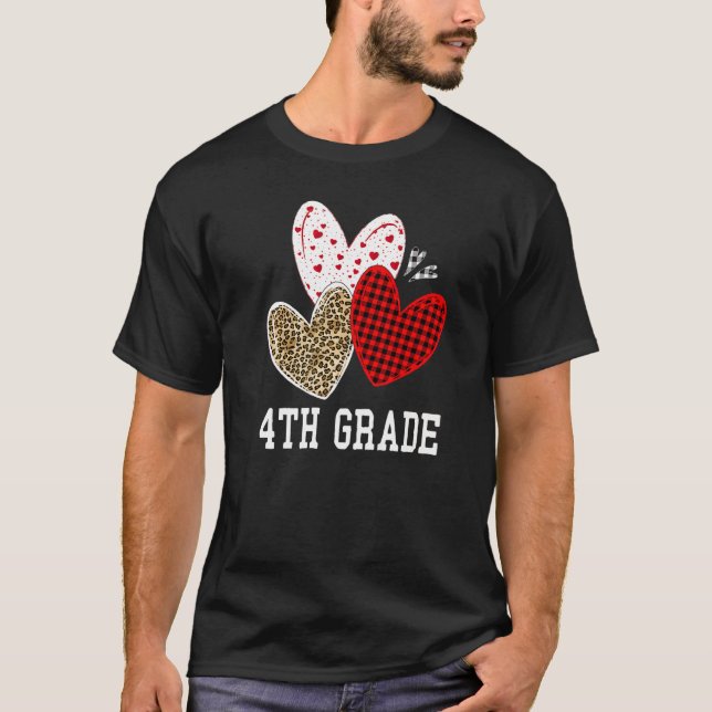 T-shirt Valentines Day Hearts Leopard Red Plaid 4th Grade  (Devant)