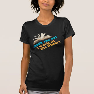 T-shirt Vérifiez-moi que je travaille à la bibliothèque