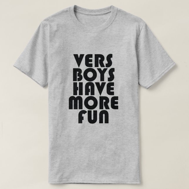 T-SHIRT VERS LES GARÇONS ONT PLUS DE PLAISIR (Design devant)