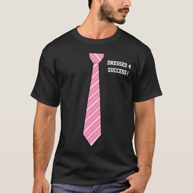 T-shirt Vêtu pour réussir Pink Strike Fake NeckTie (Devant)