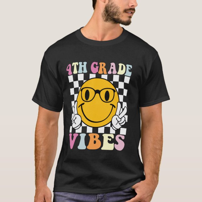 T-shirt Vibes super de 4e année Sourire Visage Retour à l' (Devant)