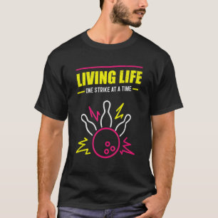T-shirt Vie Une Frappe À Un Bal De Bowling