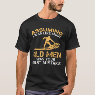 T-shirt Vieux hommes drôles qui aime surfer