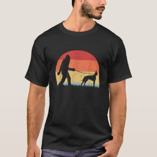 T-shirt Vintage Bigfoot marcher Great Dane Dog Sasquatch F