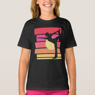 T-shirt vintage fille couché de soleil faisant de l'exerci