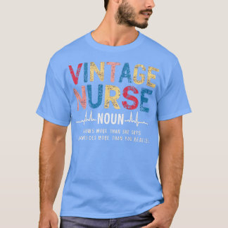 T-shirt VINTAGE INFIRMIÈRE en sait plus qu'elle ne dit et