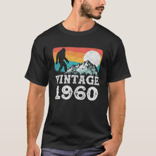 T-shirt Vintage Né En 1960 Funny Bigfoot Mountains Retro