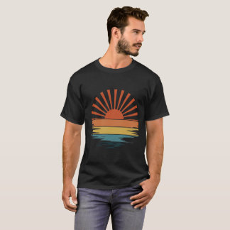 T-shirt "Vintage Sunset Horizon - Retro Beach Vibes"