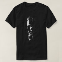 Visage impressionnant et mystérieux d'homme avec