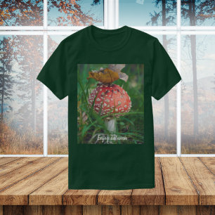 T-shirt Voler champignon agarique avec herbe verte