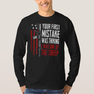 T-shirt Votre Première Erreur À Penser Que J'Étais Un Des