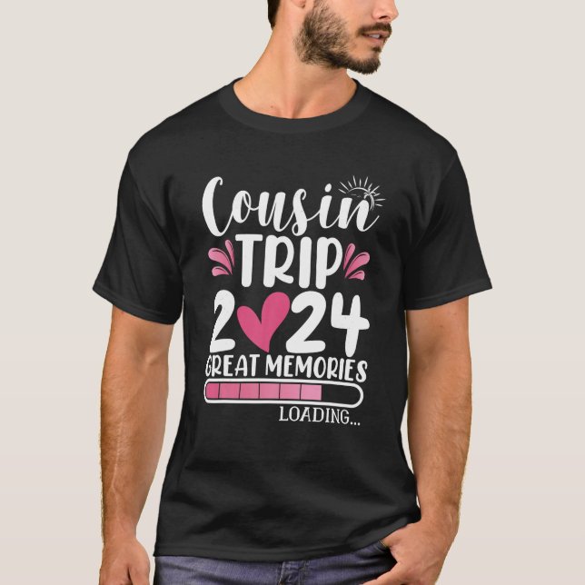 T-shirt Voyage Cousin 2024 Grands souvenirs Chargement Cou (Devant)