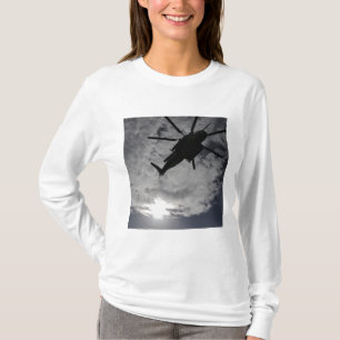 T-shirt Vue d'angle faible d'un CH-53E