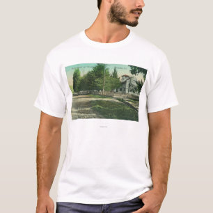 T-shirt Vue de Broadway de l'extérieur du lycée
