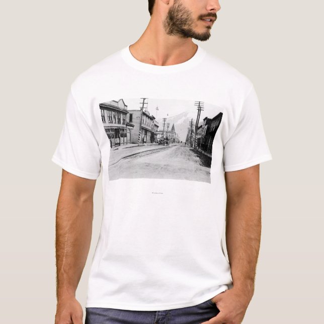 T-shirt Vue de ville de Skagway, photographie de l'Alaska (Devant)