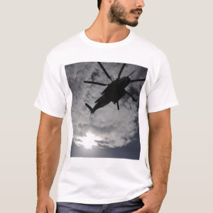 T-shirt Vue en angle faible d'un CH-53E