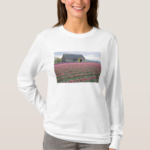 T-shirt WA, vallée de Skagit, champ de tulipes et grange