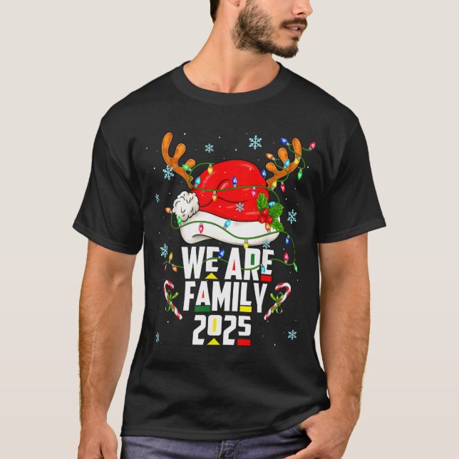 T-shirt We Are Family 2025 Black Christmas Tree Santa Pjs  (Devant)