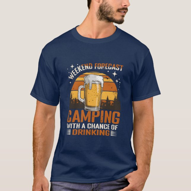 T-shirt Weekend Forecast Camping And Drinking (Devant)