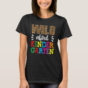 T-shirt Wild About Kindergarten Enseignant Retour À L'Écol
