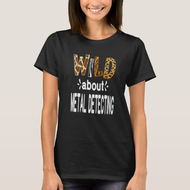 T-shirt Wild About Metal Detecting   (Devant)
