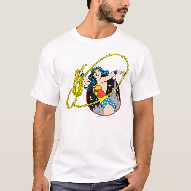 T-shirt Wonder Woman avec l'Arrière - plan de la ville (Devant)