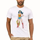 Wonder Woman debout